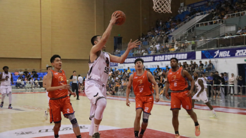 合肥的夜，热得人心里发慌，但那天晚上体育馆里的温度，比外面还要燥！