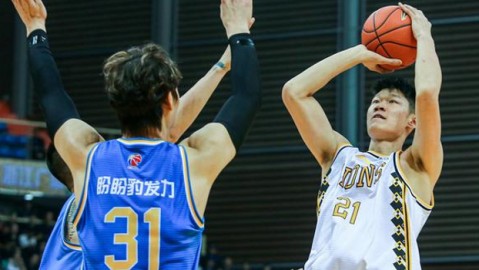 浙江男篮终于开胡！这场榜首大战别看比分小，内行才懂的门道全在这
