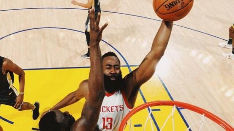 从地狱到天堂！库里致命失误险葬送好局，国王旧将三分打铁送勇士逃生