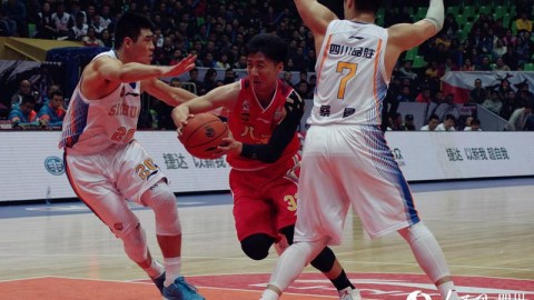 狂胜63分！全运男篮赛场上的“降维打击”，湖北小伙拼到最后一刻让人心疼