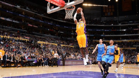 湖人终于硬了一回！客场掀翻雷霆，詹姆斯这老头儿还是那么不讲理