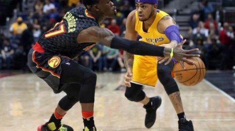 湖人主场屠鹰爽翻天！老詹准三双引领进攻狂潮，这队终于打出了该有的样子