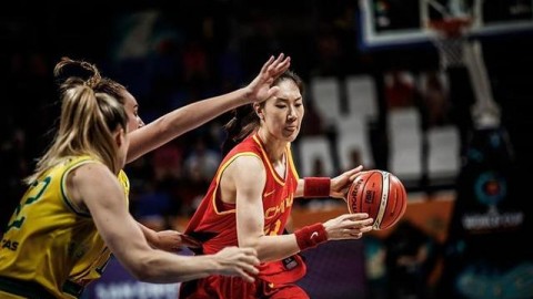 澳女篮常规赛火爆上演，山猫主场“收拾”闪电，这比赛看得我血压都高了！