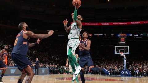 谁说绿军主场不败神话？尼克斯用一场血洗告诉联盟：季后赛见真章！