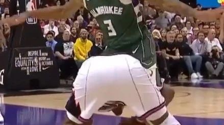 爵士重建路漫漫，猛龙这顿“火锅”吃得爵士找不着北