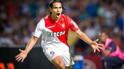 法乙第30轮：昂热主场3-0完胜甘冈，冲击升级区重燃希望