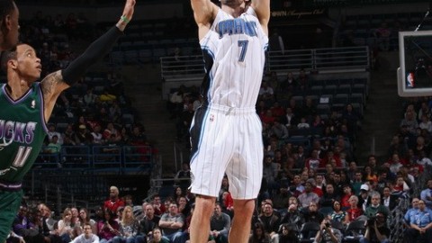 这场球看的我心脏受不了！杜兰特字母哥硬碰硬，布克最后那一下真敢扔啊！