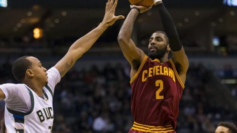 米切尔狂砍37分导演大逆转！字母哥伤退埋隐患，骑士主场掀翻雄鹿