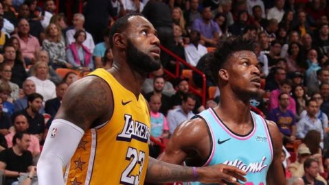 湖人117-108逆转热火：詹眉下半场接管，紫金军团终结连败