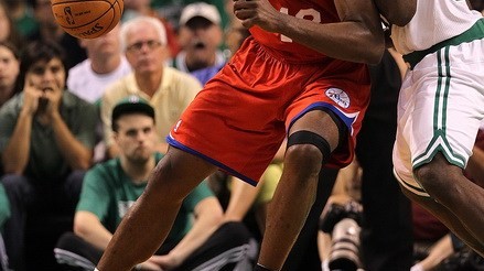 满血复活？别闹了！恩比德归来夜，哈登被打回原形，这支76人看着就那么“假”