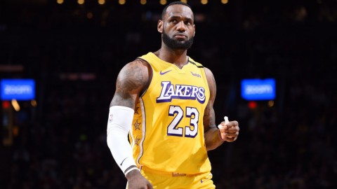 那一夜，北岸花园的哨子没响，老詹的心碎了