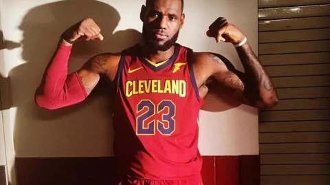 绝杀夜，迈阿密的空气都是烫的！希罗这一投，把国王的心气儿都打没了