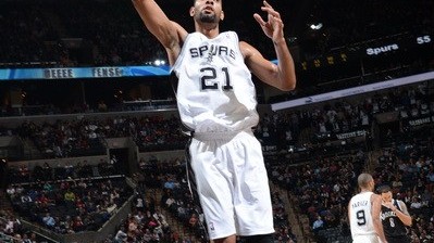 马刺又被打花了！文班纽约上课学费交得值？尼克斯这火力谁顶得住