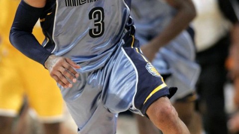 快船29分血洗国王重返西部第八！“卡特vs科比”配角对决见证惨案，伦纳德三节打卡统治比赛