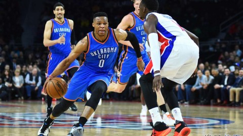 最后0.5秒！从垫底到绝杀，雷霆这一球让活塞整晚的努力白费了