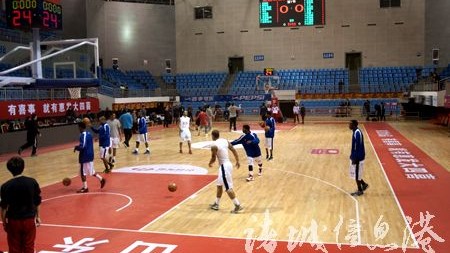 威海虎鲸卫鏖战滨州永利：这场山东篮球联赛八进四简直就是肉搏战！