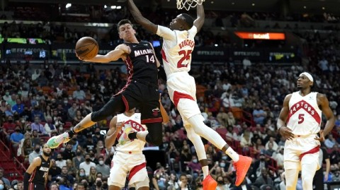 热火主场“玩心跳”，猛龙末节差点把棺材板踢飞了！