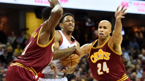 库里罕见“冰封夜”！猛龙客场掀翻勇士，巴雷特这小伙子真是猛龙过江！