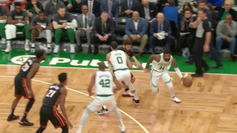 湖人对绿军，这场圣诞大战看得我差点砸了电视！