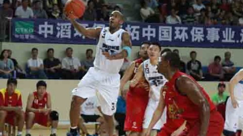 库尔勒的魔鬼主场！广东狂胜山西背后，这群后生仔给老将上了一课