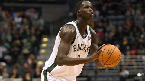 惨不忍睹！密尔沃基那旮沓的血洗之夜，绿军客场被打得找不着北