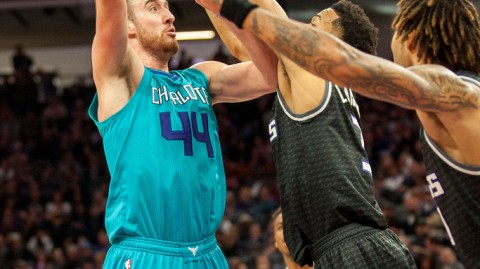 骑士主场暴揍黄蜂，米切尔这状态简直不讲理！咱球迷看得直呼过瘾