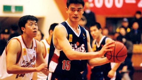 犯规满天飞！CBA决赛上演另类大战，上海20分大胜山西卫冕杯赛冠军