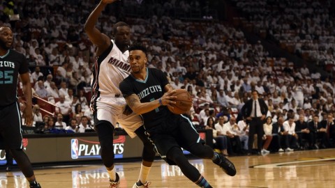 热火这命也太硬了！看希罗打脸交易流言，黄蜂年轻人差点掀翻南海岸