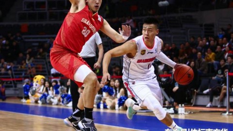 惨烈！广东宏远主场鏖战山西，这球看得人手心冒汗，徐杰伤退令人揪心