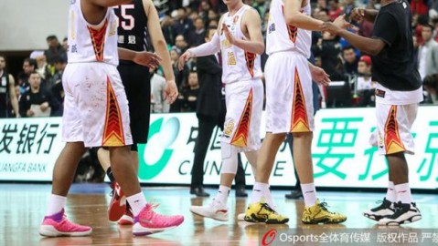 首钢园这宿“血案”：杨鸣暴怒离场，辽宁老铁们心里那叫一个憋屈！