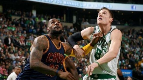 波士顿双探花手撕“鹰”击战术板，特雷杨空砍豪华数据独木难支！北岸花园外的倔强在亚特兰大熄火？