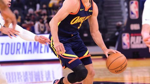 这该死的救赎！库里巴特勒合砍75分，勇士主场5分险胜灰熊总算吐了口恶气