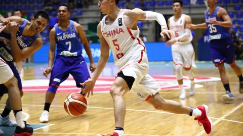 吉达的夜晚有点燥！中国男篮打嗨了，全员登场给印度小伙子上了一课