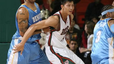 爆冷夜！灰熊二阵打爆雄鹿，这球看得我血压飙升又拍烂手掌