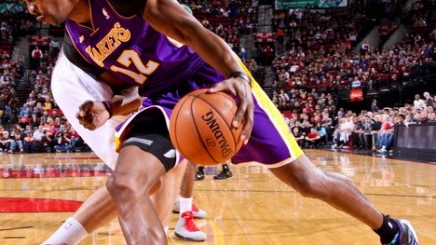 湖人官推三小时沉默！41岁老詹带不动残阵，开拓者这剧本太狠了