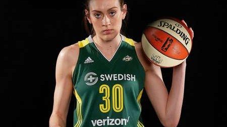 风暴血洗飞艇上演“三分打铁”大战？佩奇低迷背后藏着飞翼更大的雷！