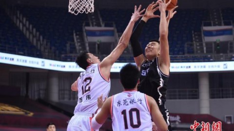 青岛主场惜败广州，心里堵得慌？咱聊聊那场球到底输在哪！