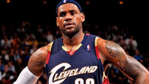 雄鹿主场“拆穿”公牛止颓势，字母哥硬凿内线这招真就把芝加哥双枪给治了？