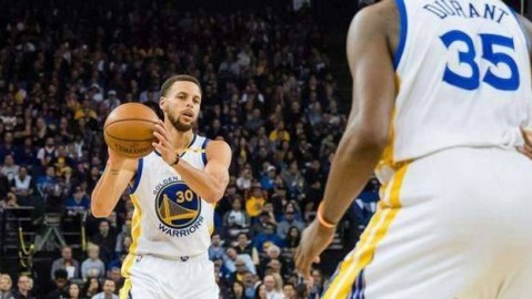 勇士国王这宿命对决看得我心脏疼！库里这哪是打球简直是玩命，福克斯真没输！