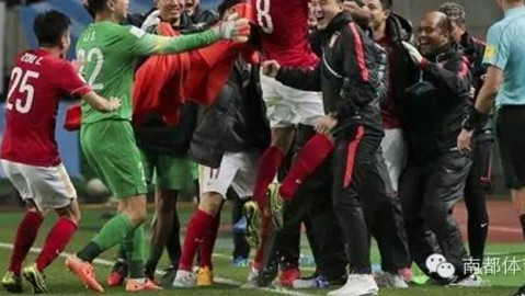 苏亚雷斯戴帽创世俱杯纪录，巴萨3-0完胜恒大晋级决赛