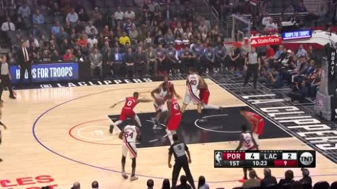 情义两难全！利拉德弑杀旧主不留情，雄鹿上演26分惊天大逆转，这剧本比电视剧还狗血