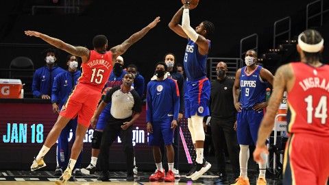 圣诞夜的硬汉对决：热火啃下残阵76人，这比赛赢得真叫一个心惊肉跳！