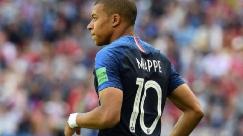 秘鲁1-0绝杀乌拉圭——高原奇迹搅动南美区出线格局