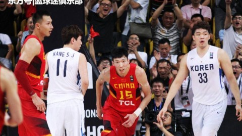 男篮亚洲杯入场券厮杀正酣，韩国队这回差点翻了船！关岛硬汉教做人，咱球迷看得直跺脚