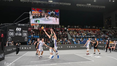 山东篮球联赛爆冷夜：日照龙信主场险胜却含恨出局，水发国际物流“输球晋级”背后有位女教头