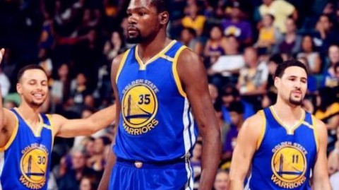 轰天！勇士这都能输？库里日天38分竟被自己人演砸，独行侠新王当立