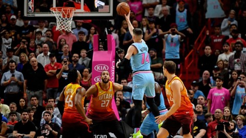 这场球看得我差点砸了电视！24分大逆转，雄鹿给森林狼上了怎样一堂课？