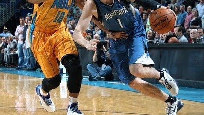 黄蜂爆冷客场掀翻国王！这场球看得我血压飙升，八连败终结得太提气了