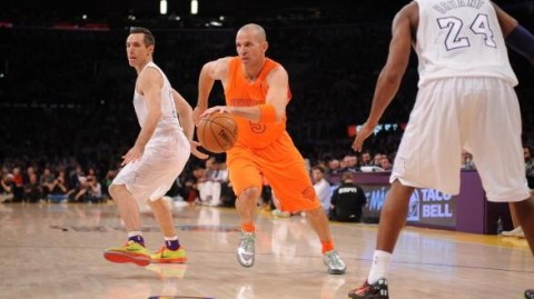 圣诞大战变“剩蛋”惨案！湖人这防守，看得我血压直飙一百八