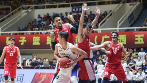 那晚在贺龙体育馆，长沙勇胜把山东蜜獾打懵了！这就是咱湖南人的辣劲